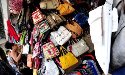 counterfeit bags in chinatown2.jpg